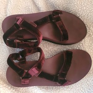 Teva purple platform sandal size 8